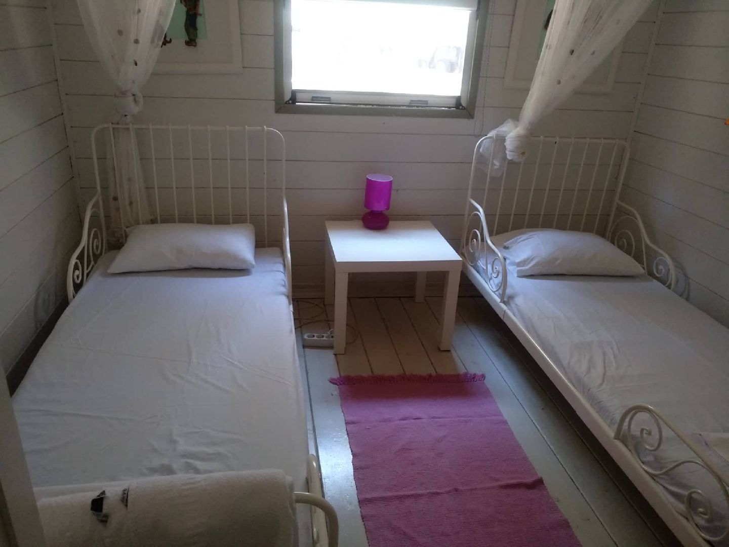 childrens room, 2 singles beds