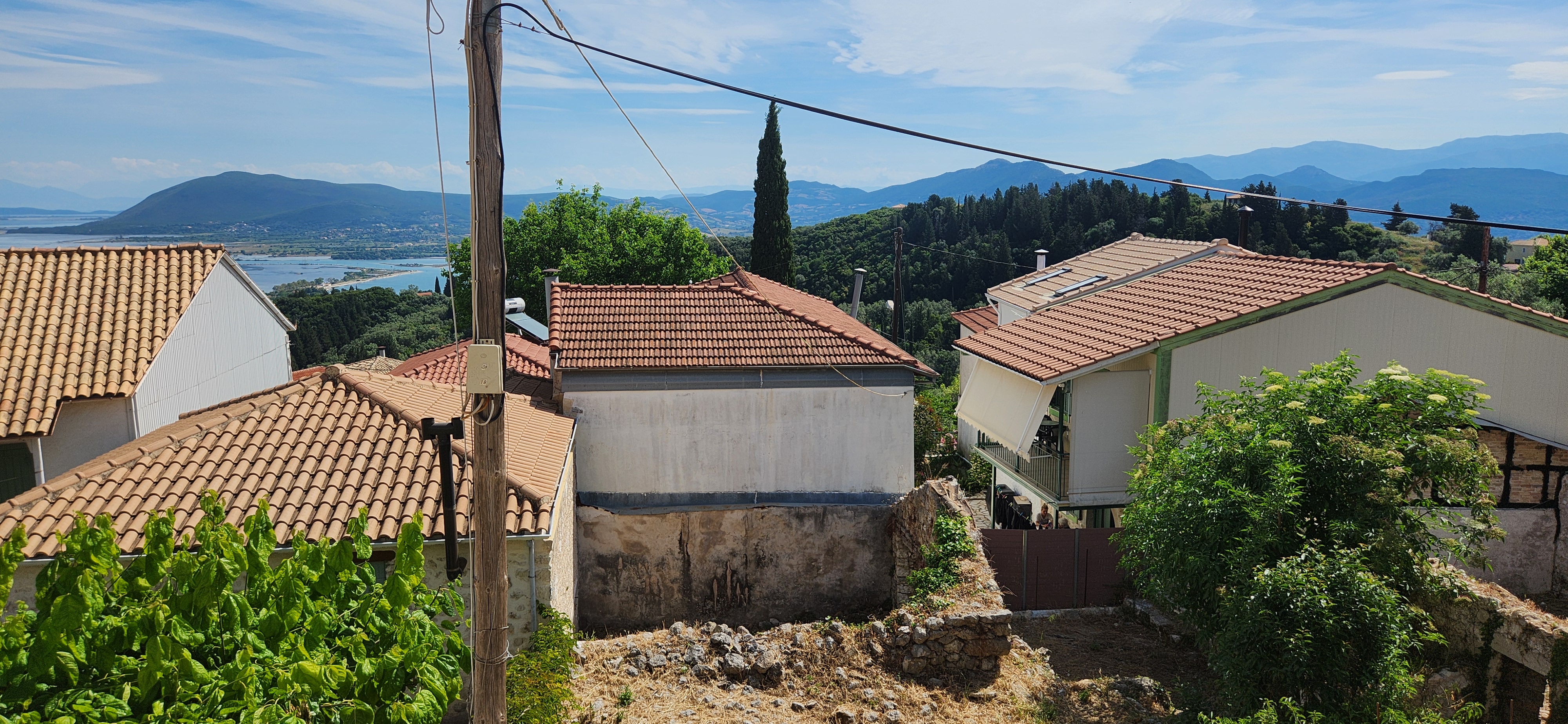 Vertical ownership within the settlement of Katouna