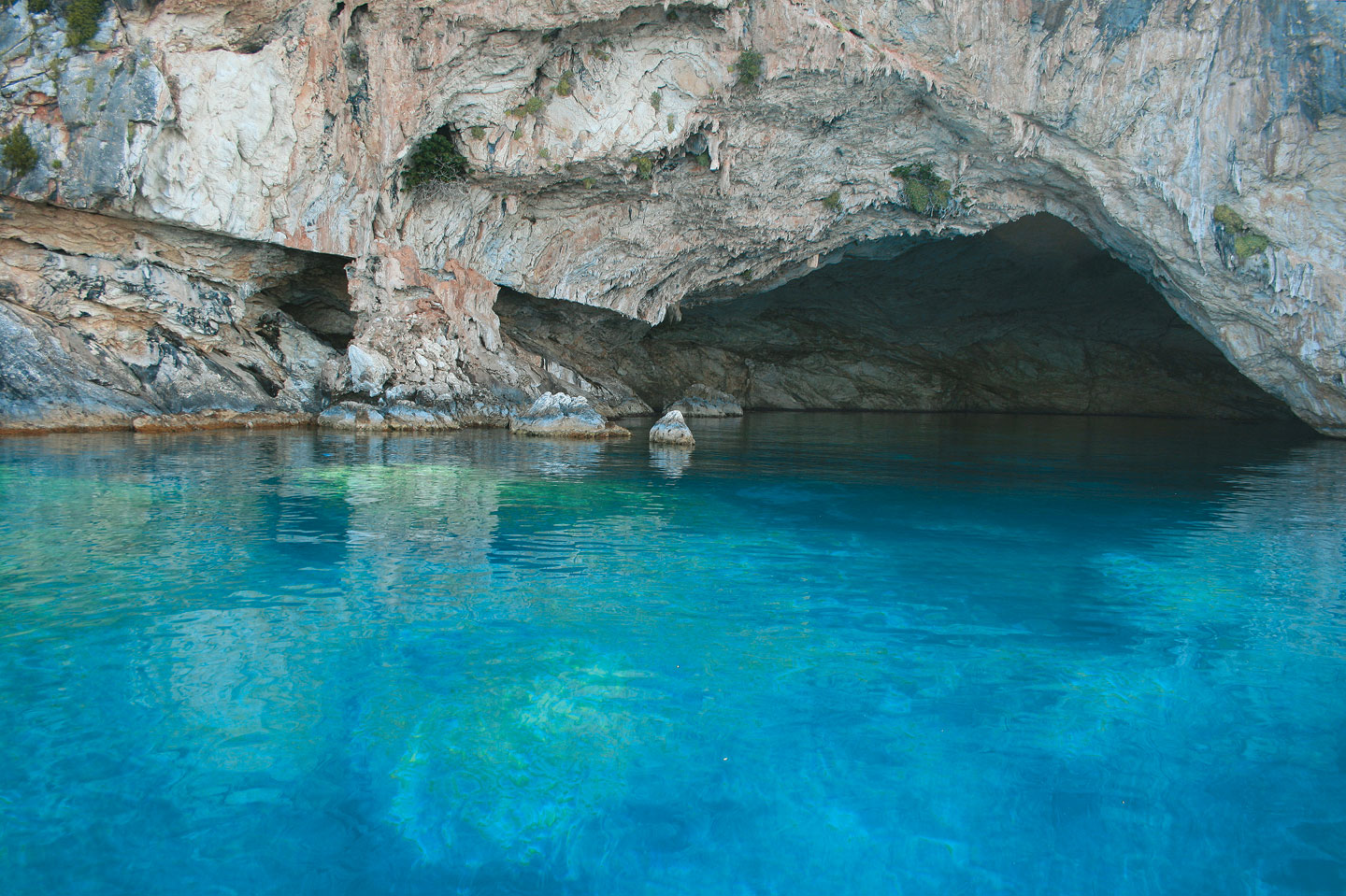 The impressive Papanikolis cave in Meganissi 